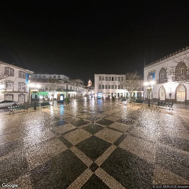 Praca Velha at night, the second frame