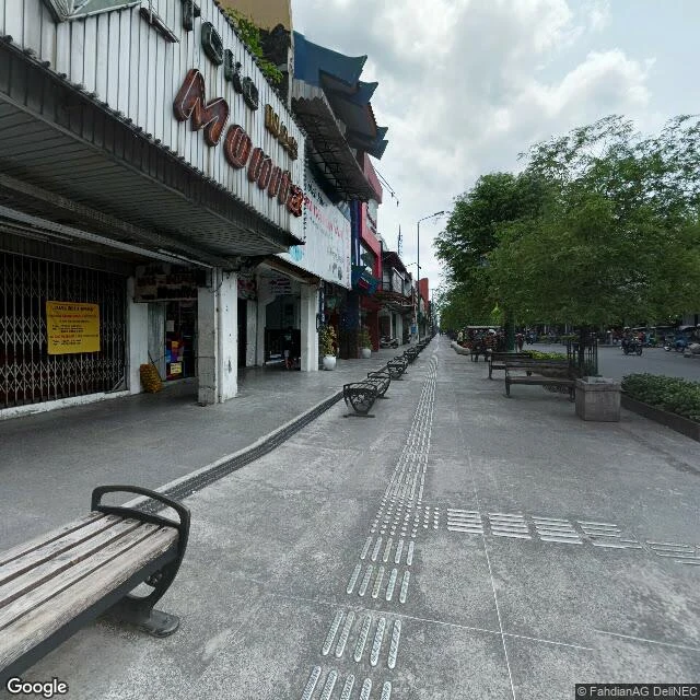 The promenade along Jl. Margo Mulyo outside Pasar Beringharjo, shutters down, mid-morning. Street view.